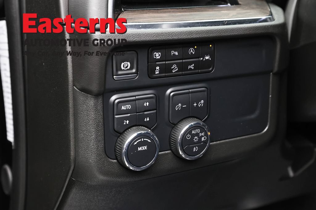 Used 2025 Chevrolet Suburban Z71 AWD/4WD image 22
