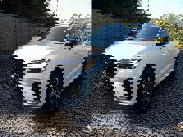 Certified 2025 Volvo XC60 B5 Plus image 3