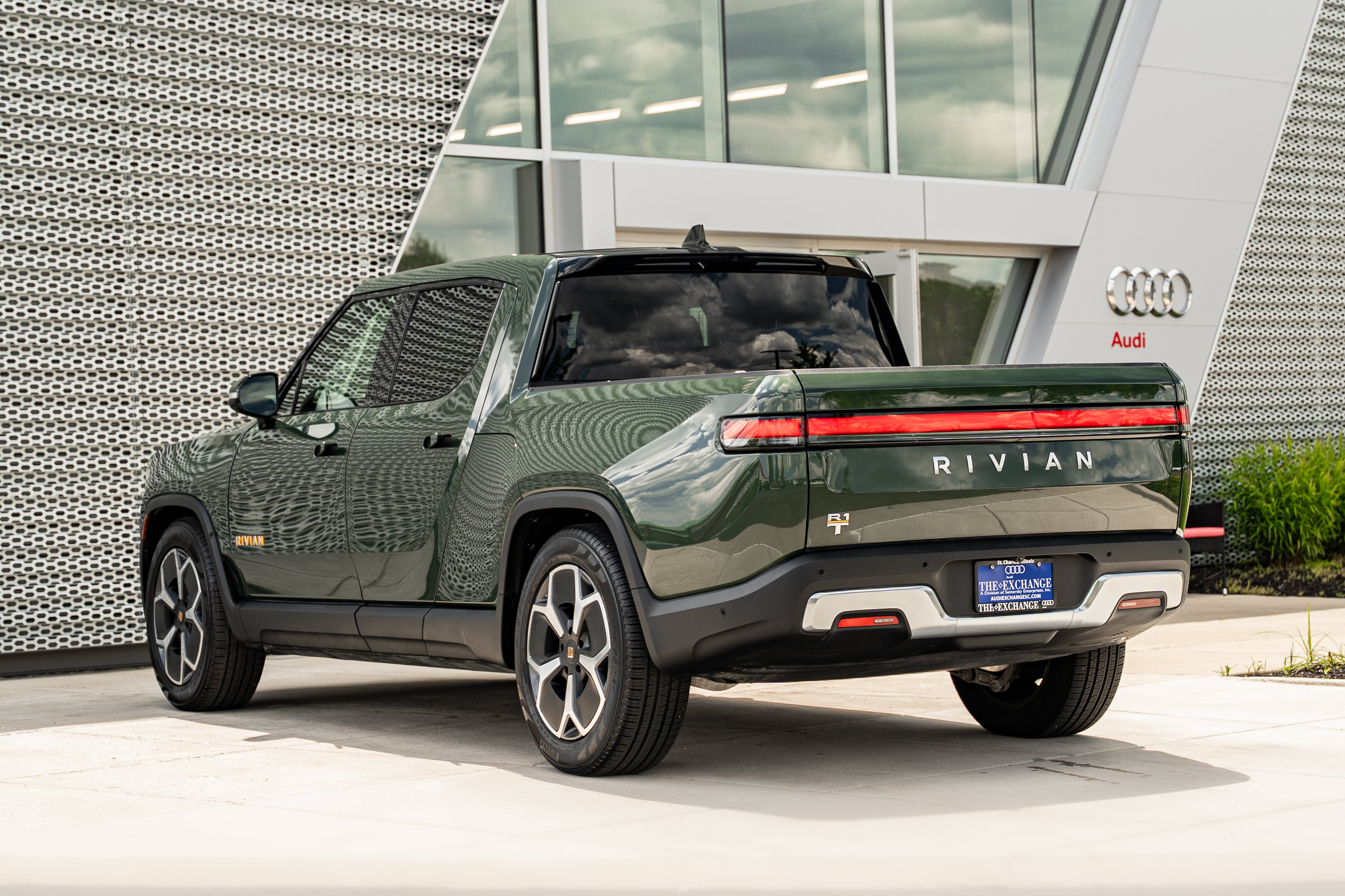 Used 2022 Rivian R1T Adventure AWD/4WD image 5