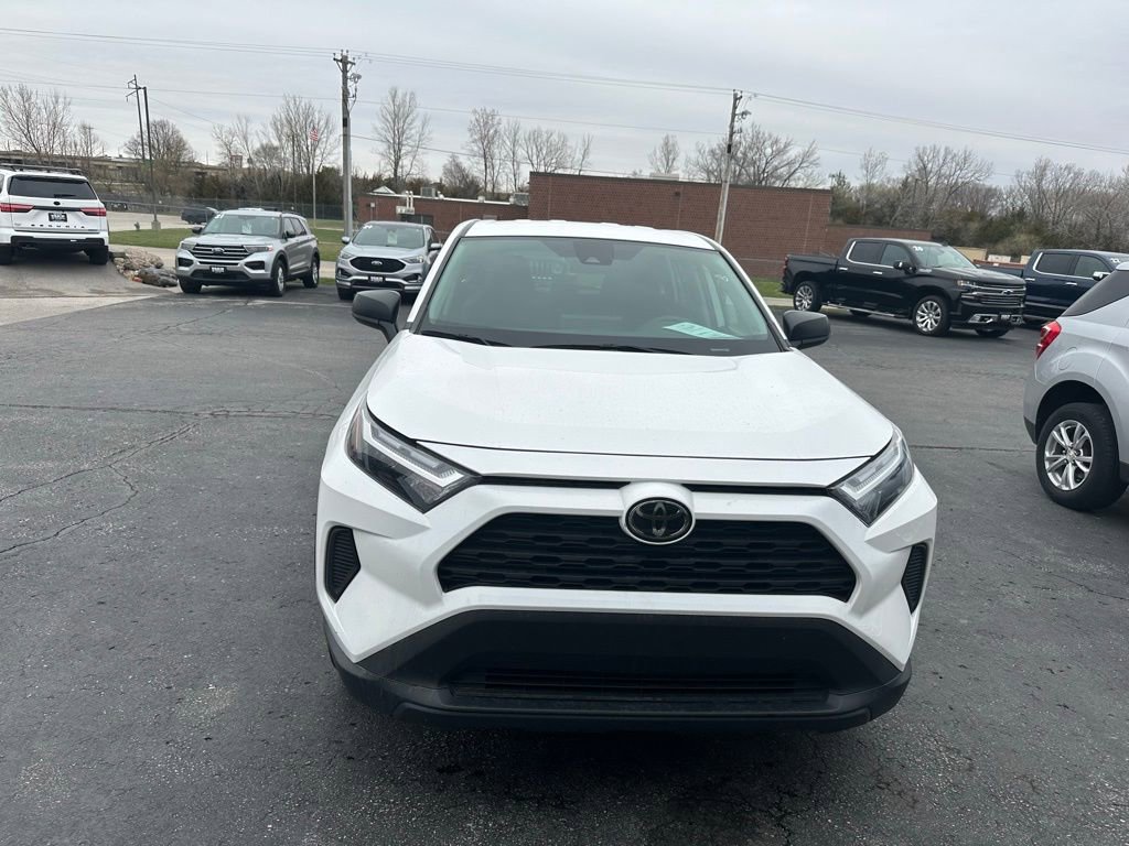 Used 2024 Toyota RAV4 LE AWD/4WD image 2