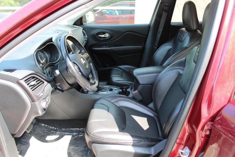 Used 2020 Jeep Cherokee Trailhawk w/ Cold Weather Group AWD/4WD image 19