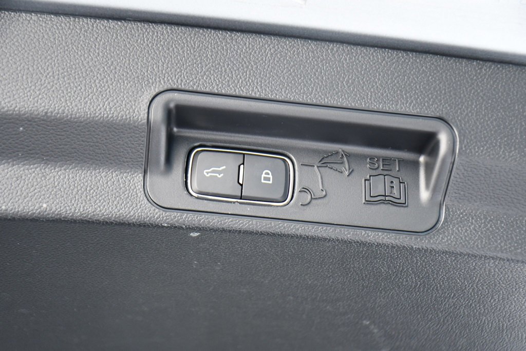 Used 2023 Ford Explorer XLT w/ Equipment Group 202A image 20