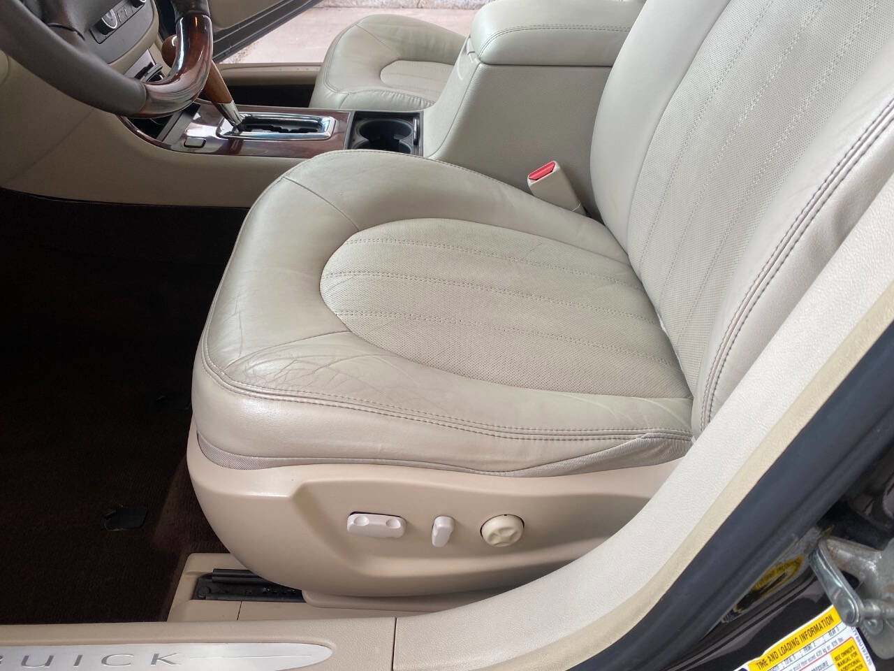 Used 2008 Buick Lucerne CXL w/ Ultra Confidence Package FWD image 24
