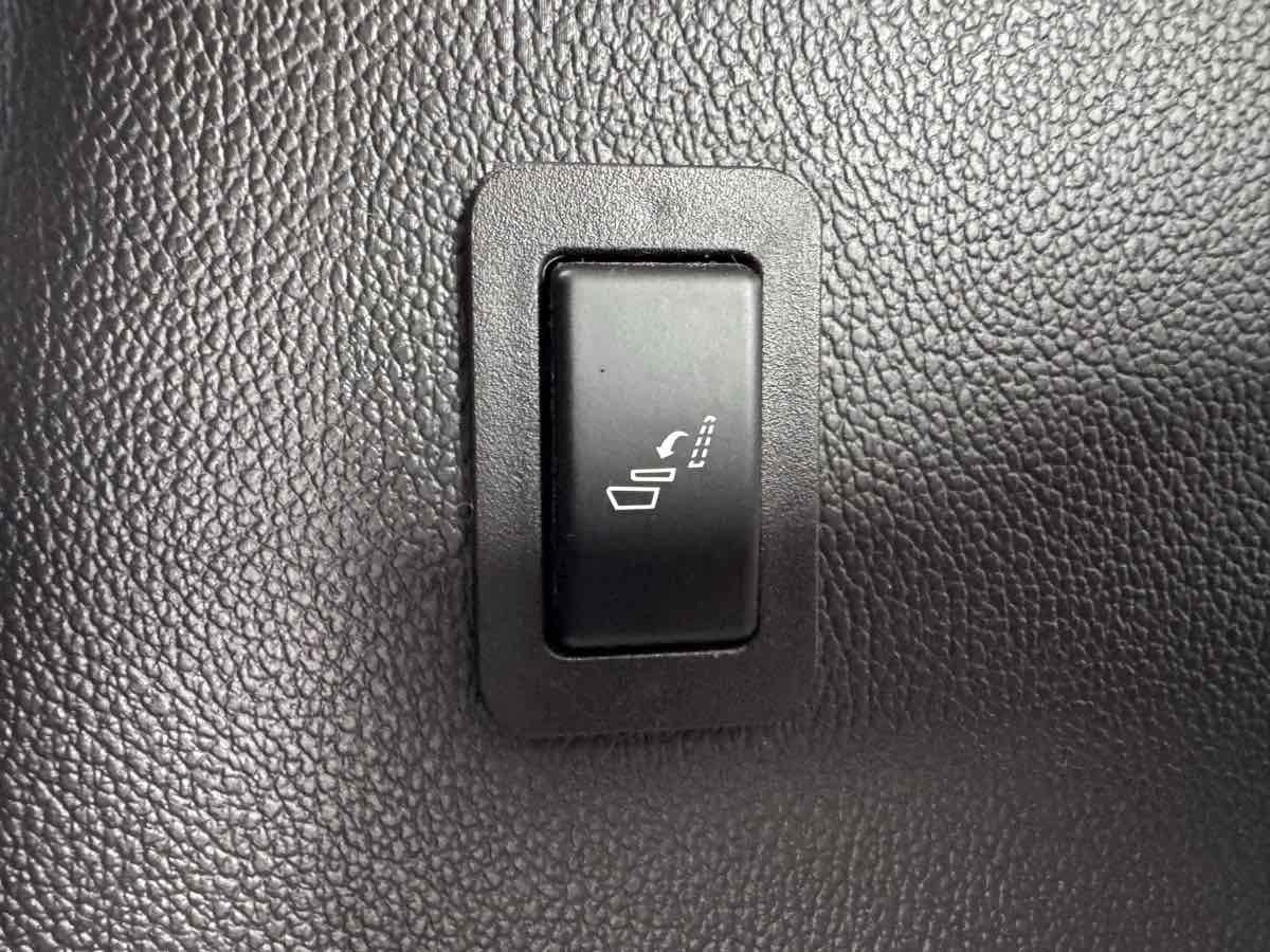 Used 2017 Cadillac Escalade Luxury AWD/4WD image 46