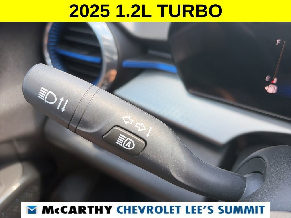 Used 2025 Chevrolet Trax LT FWD image 22