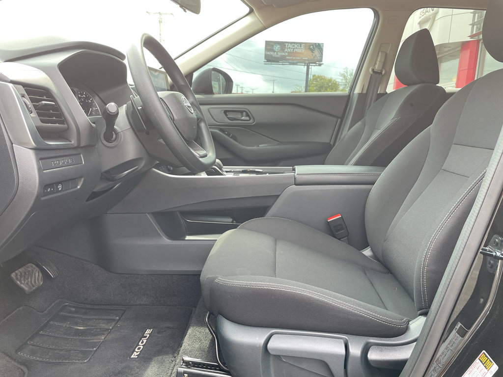 Used 2025 Nissan Rogue S image 8