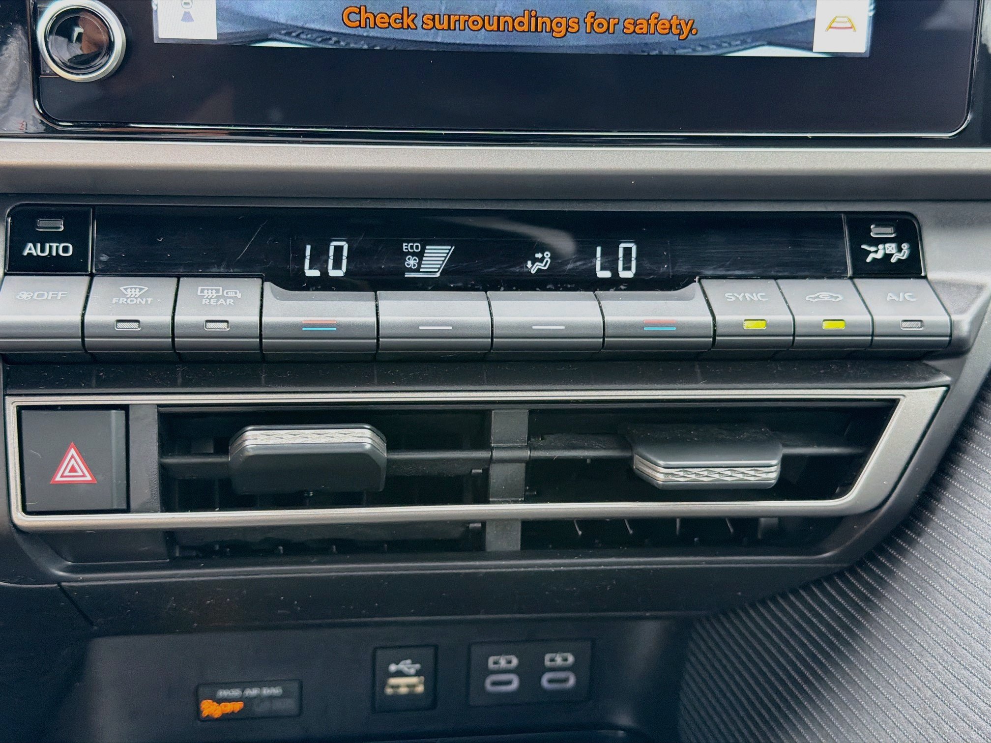 Used 2025 Toyota Camry SE FWD image 33