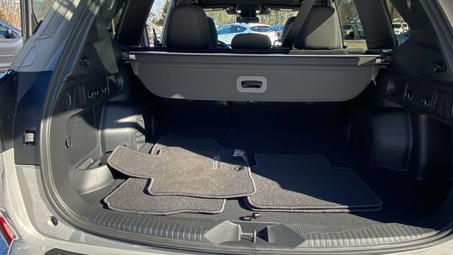 Used 2025 Subaru Forester Premium image 32