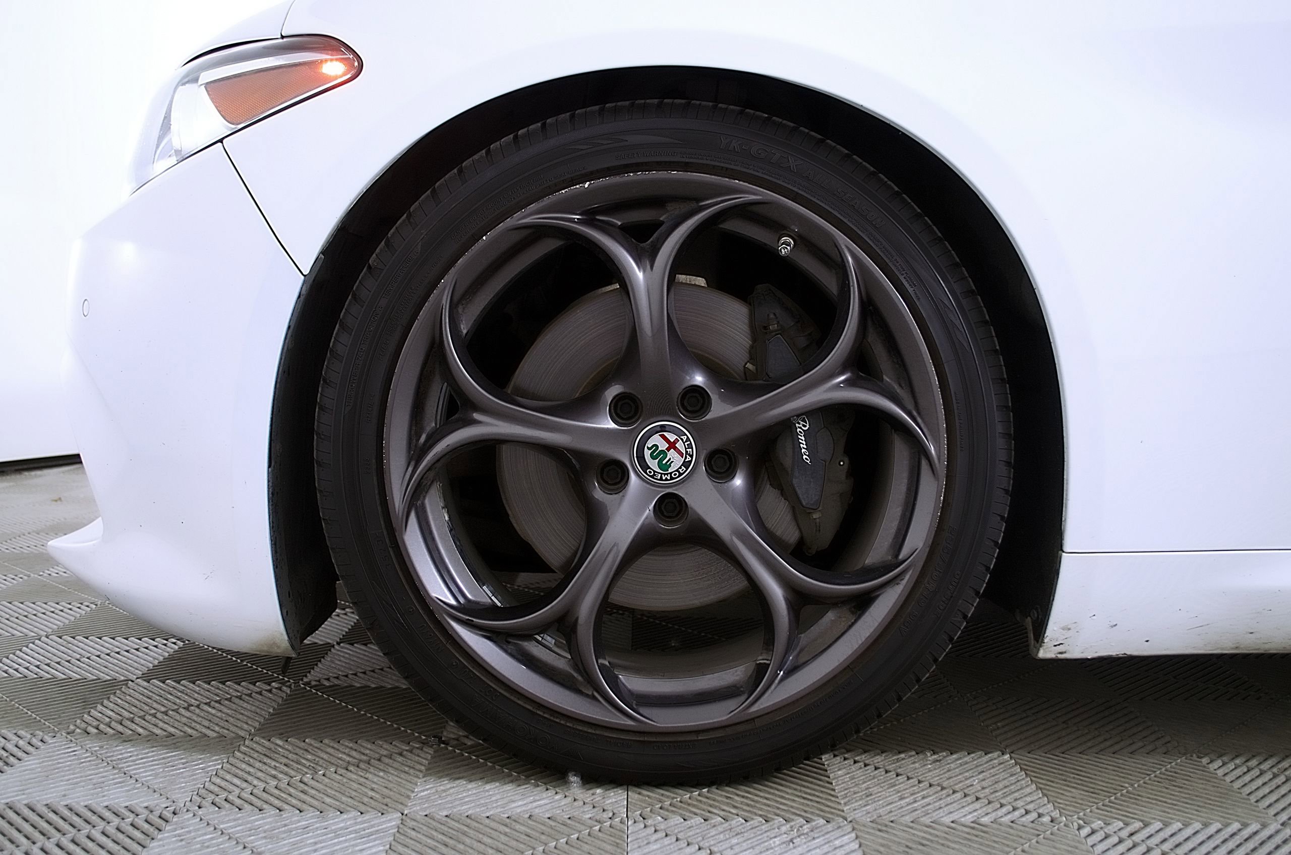 Used 2017 Alfa Romeo Giulia Ti w/ TI 19" Sport Package RWD image 11