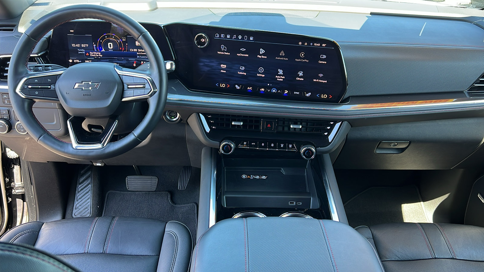 Certified 2025 Chevrolet Suburban RST w/ Comfort Package AWD/4WD image 19