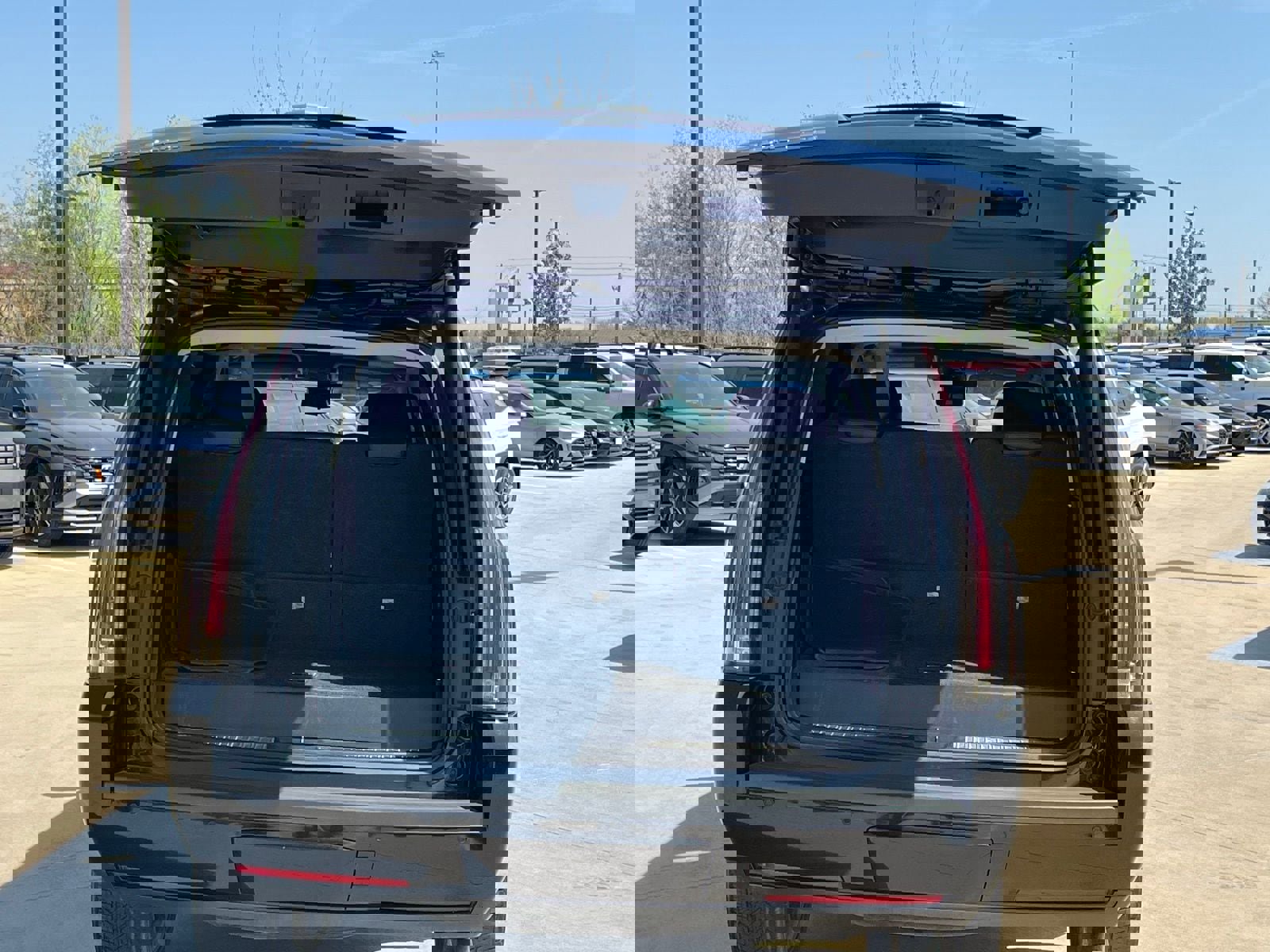 Used 2018 Cadillac Escalade Luxury RWD image 14