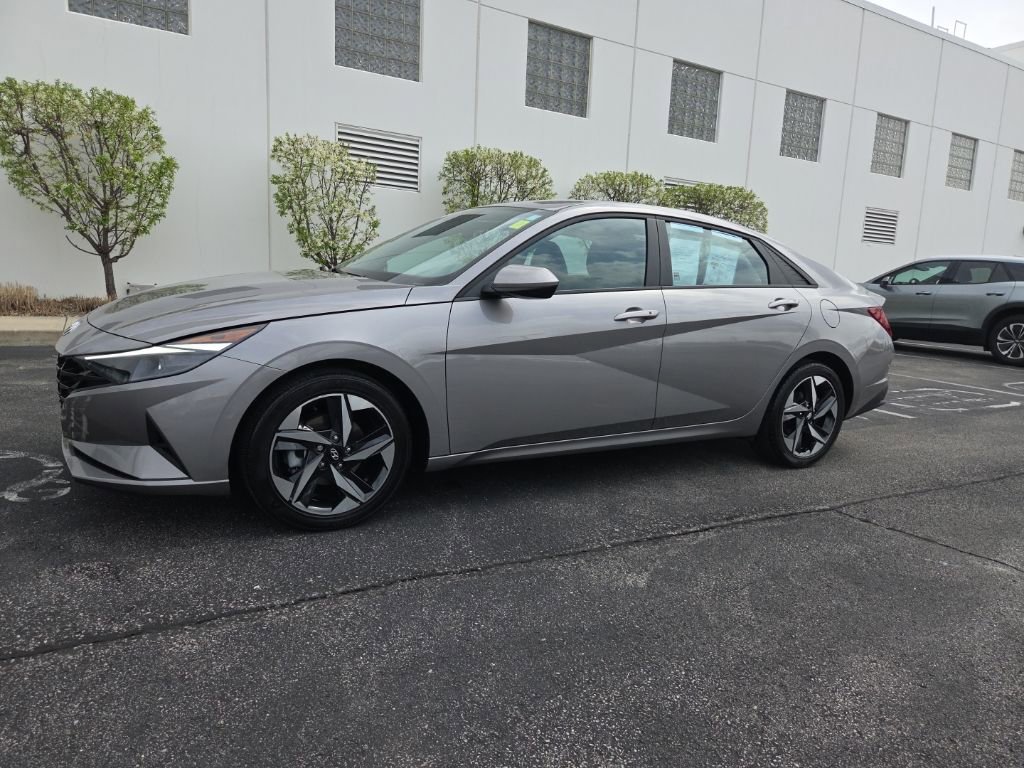 Used 2023 Hyundai Elantra SEL w/ Convenience Package image 2