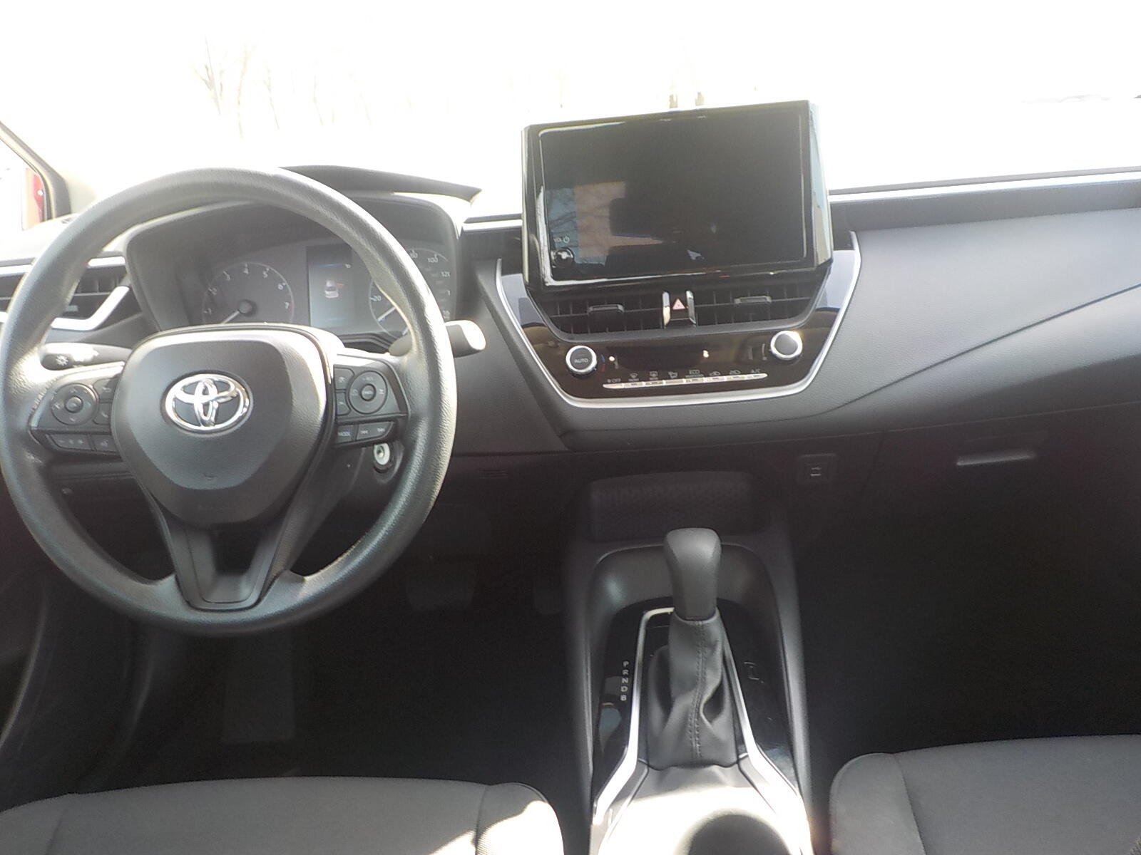 Used 2025 Toyota Corolla LE FWD image 13