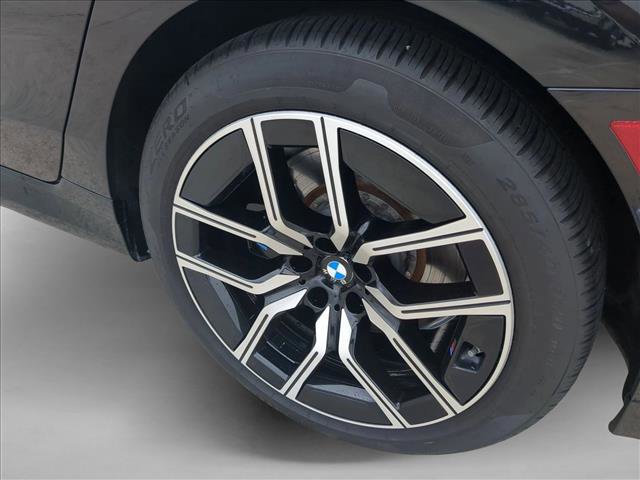 Used 2025 BMW 740i xDrive w/ Premium Package image 25