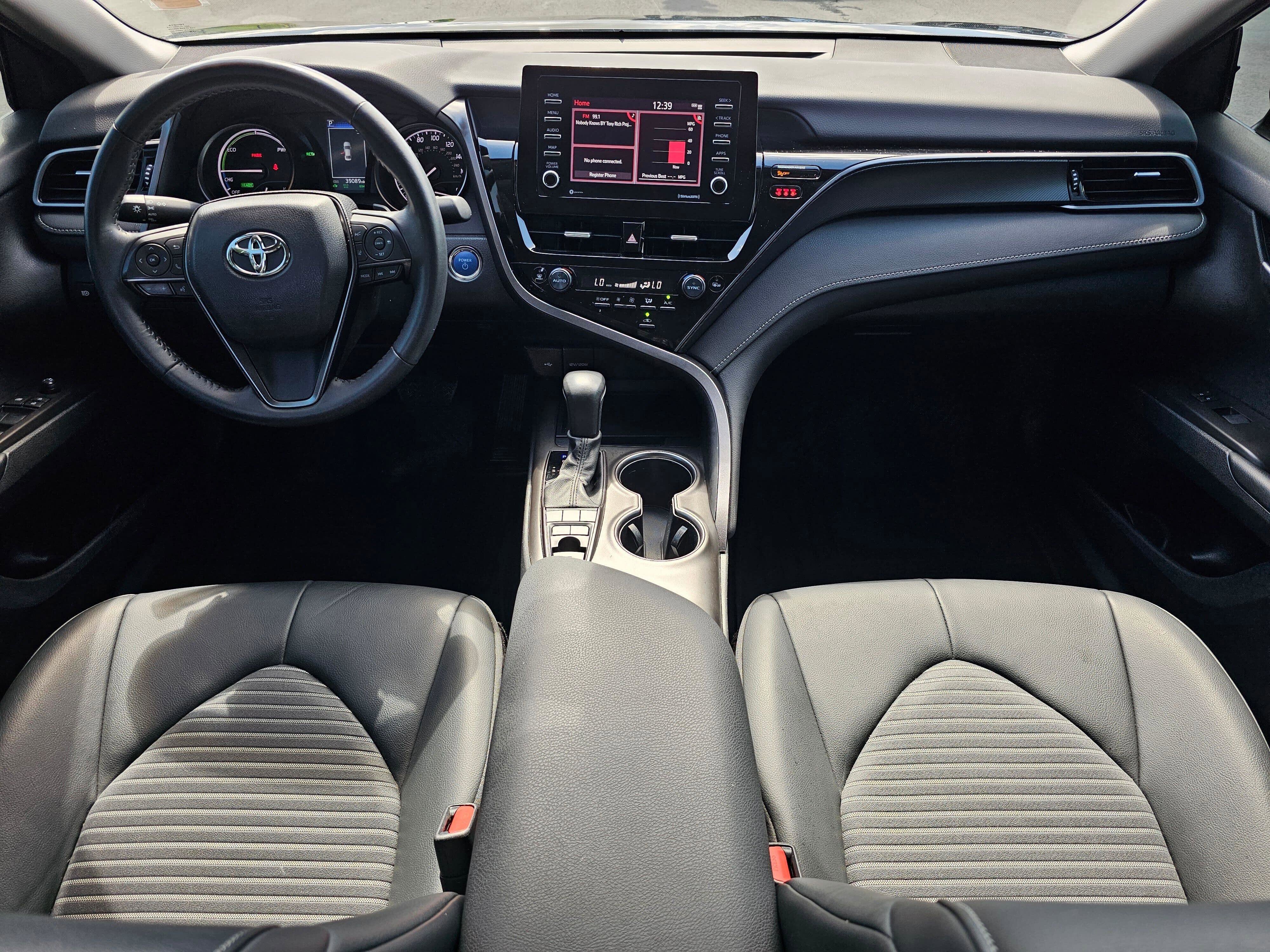 Used 2024 Toyota Camry SE w/ Convenience Package FWD image 15