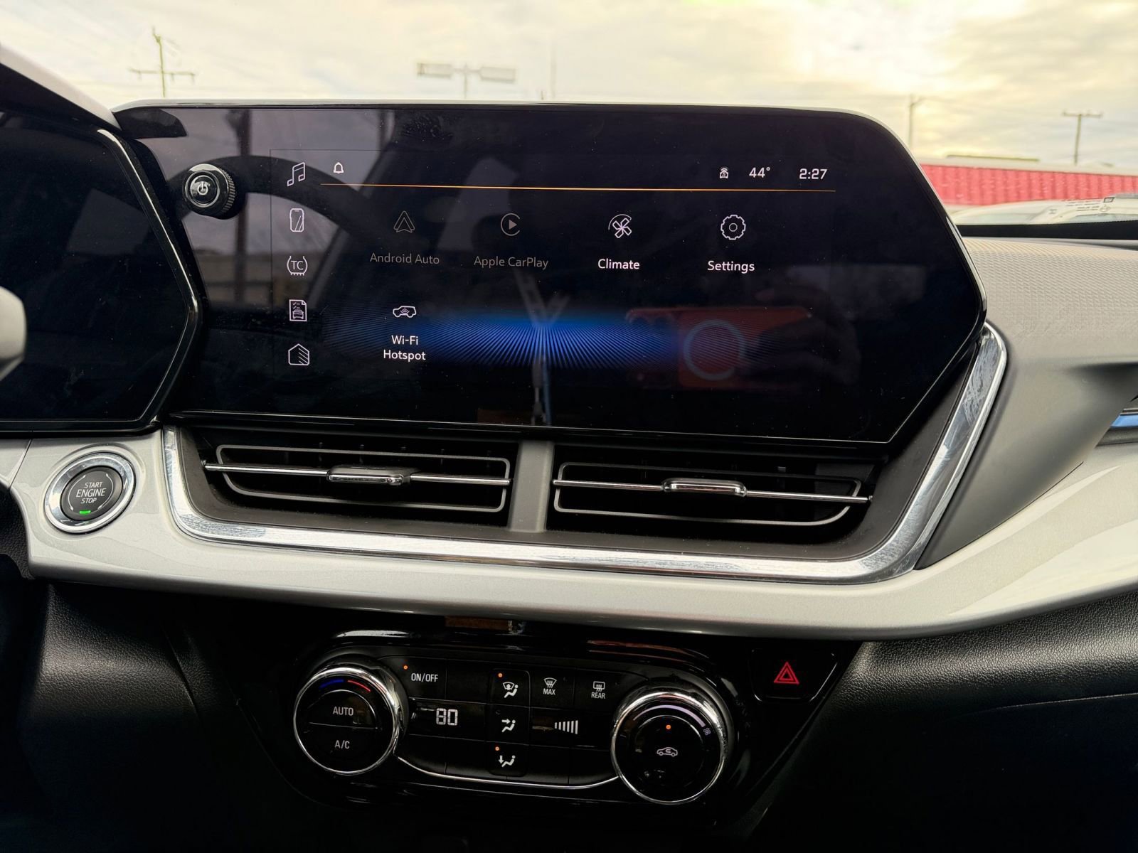 Used 2025 Chevrolet Trax LT image 18