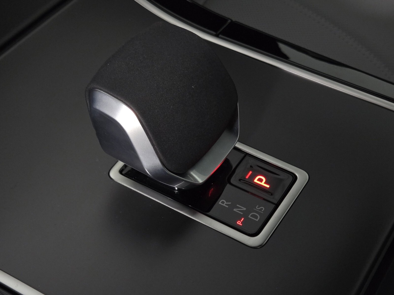 New 2026 Land Rover Range Rover Evoque S image 32