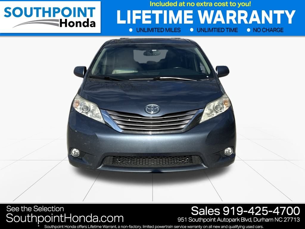 Used 2017 Toyota Sienna XLE image 2