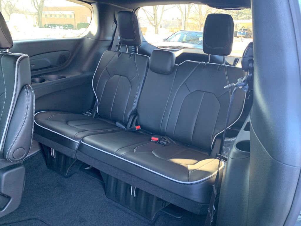 New 2026 Chrysler Pacifica Limited w/ S Appearance Package image 26