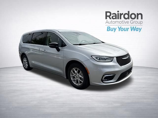 Used 2024 Chrysler Pacifica Touring-L FWD image 1