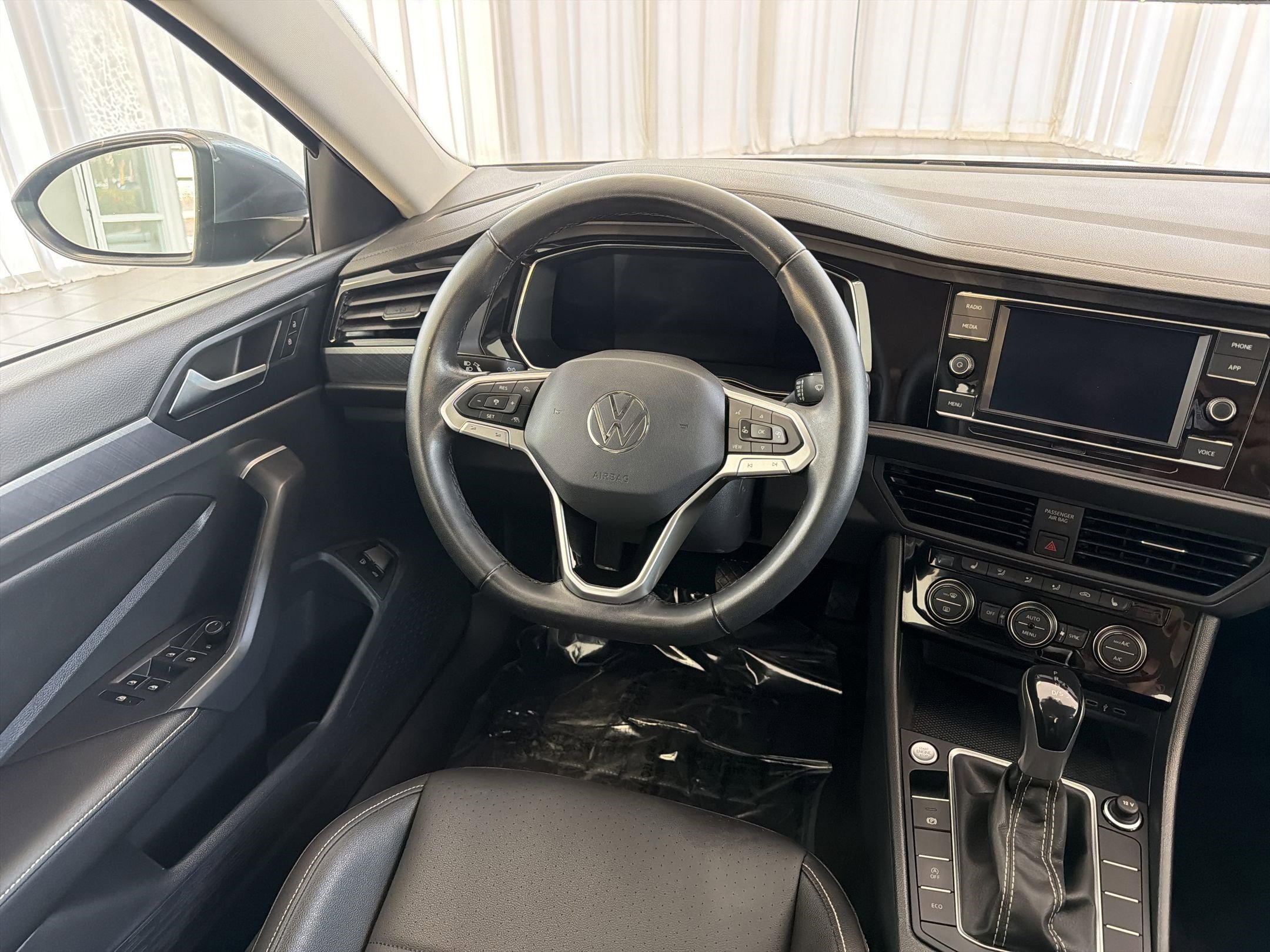 Used 2023 Volkswagen Jetta SE image 26