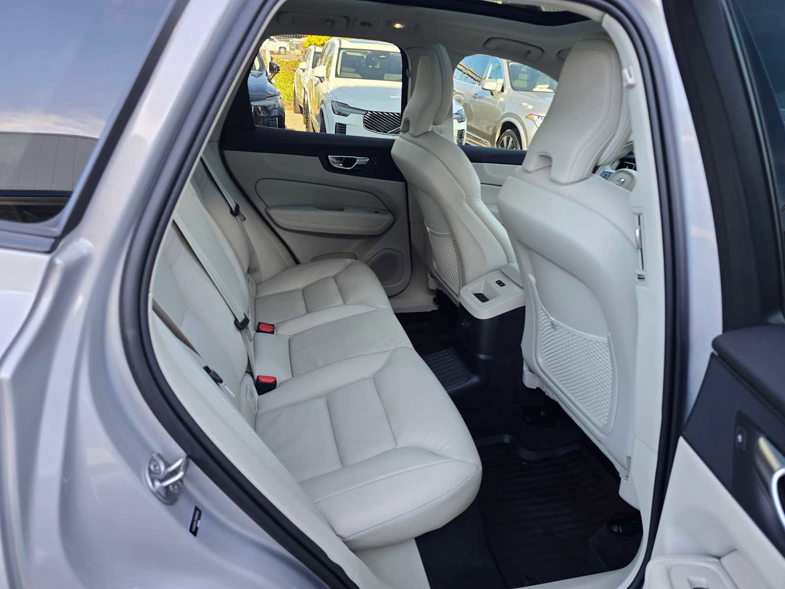 Certified 2024 Volvo XC60 T8 Plus w/ Protection Package Premier image 12