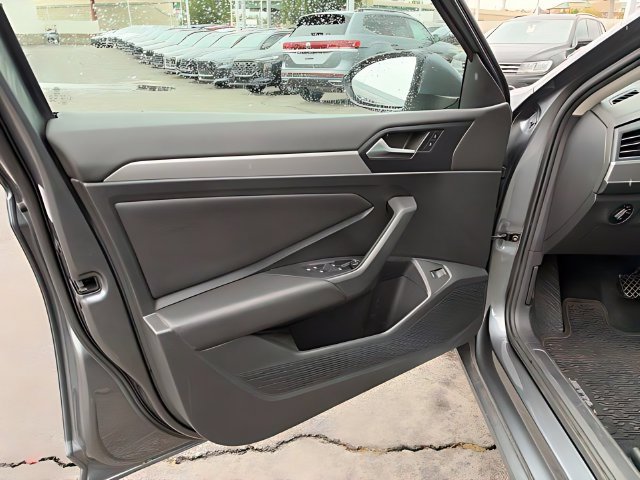 Used 2019 Volkswagen Jetta S w/ Driver Assistance Package FWD image 20
