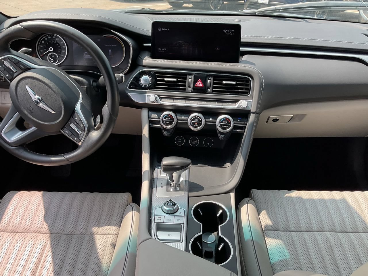 Used 2022 Genesis G70 2.0T w/ Prestige Package RWD image 9
