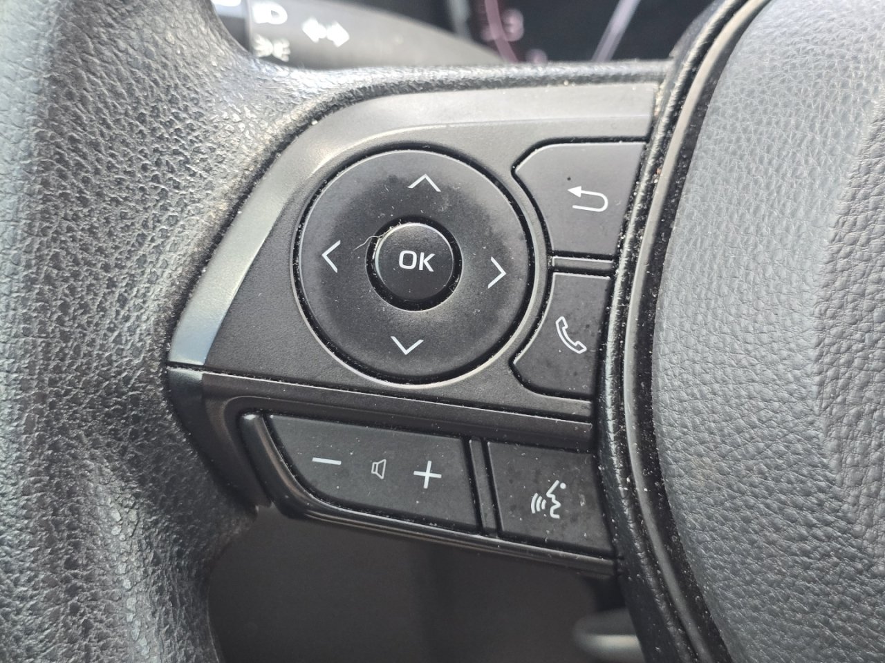 Certified 2023 Toyota RAV4 LE FWD image 28