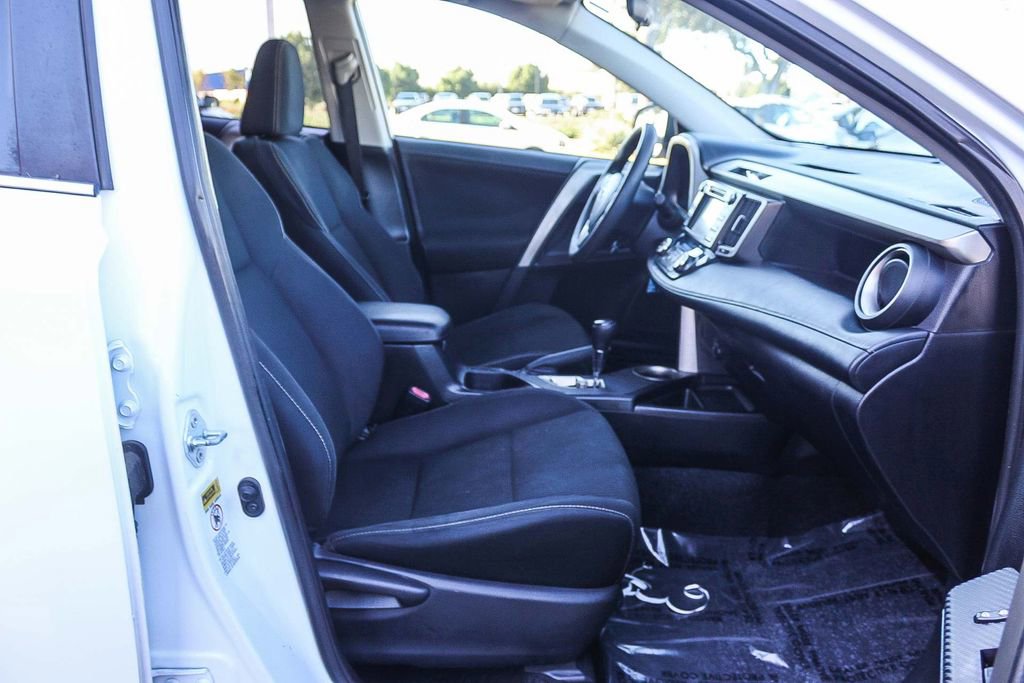 Used 2013 Toyota RAV4 XLE w/ Preferred Accessory Pkg AWD/4WD image 16