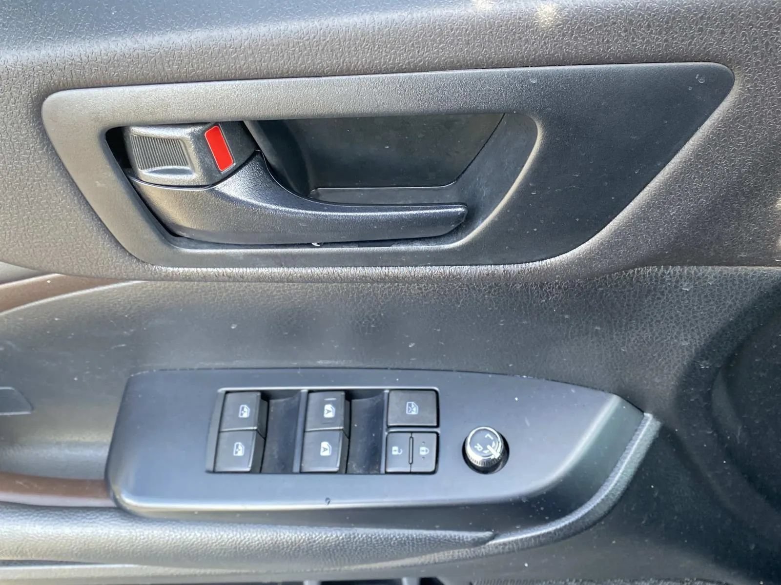 Used 2015 Toyota Highlander Plus FWD image 15