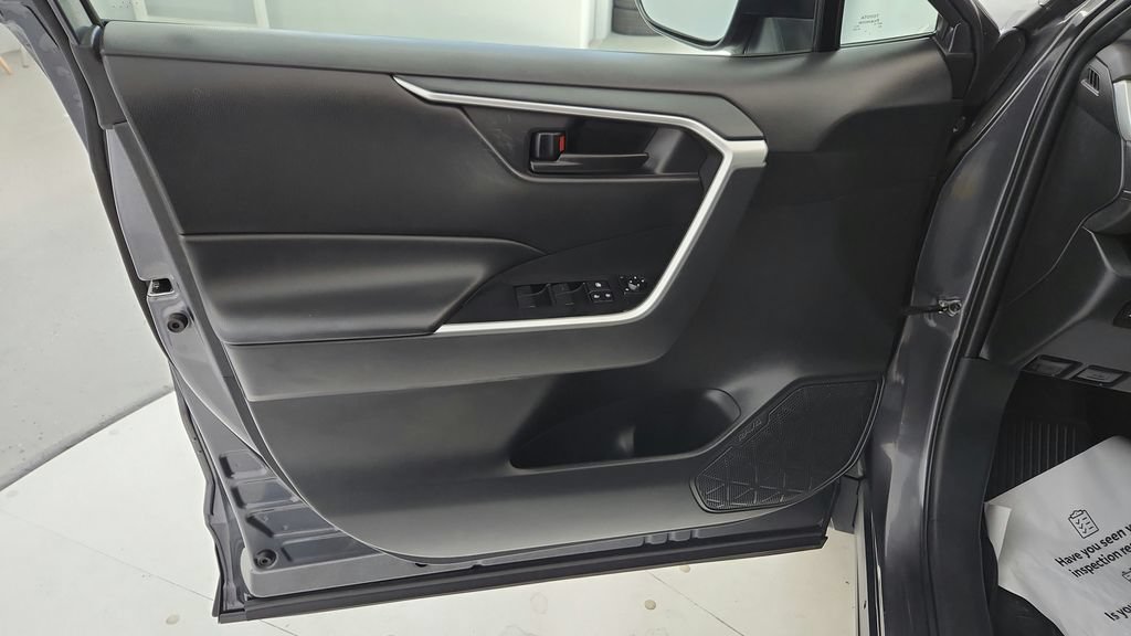 Used 2023 Toyota RAV4 LE AWD/4WD image 22