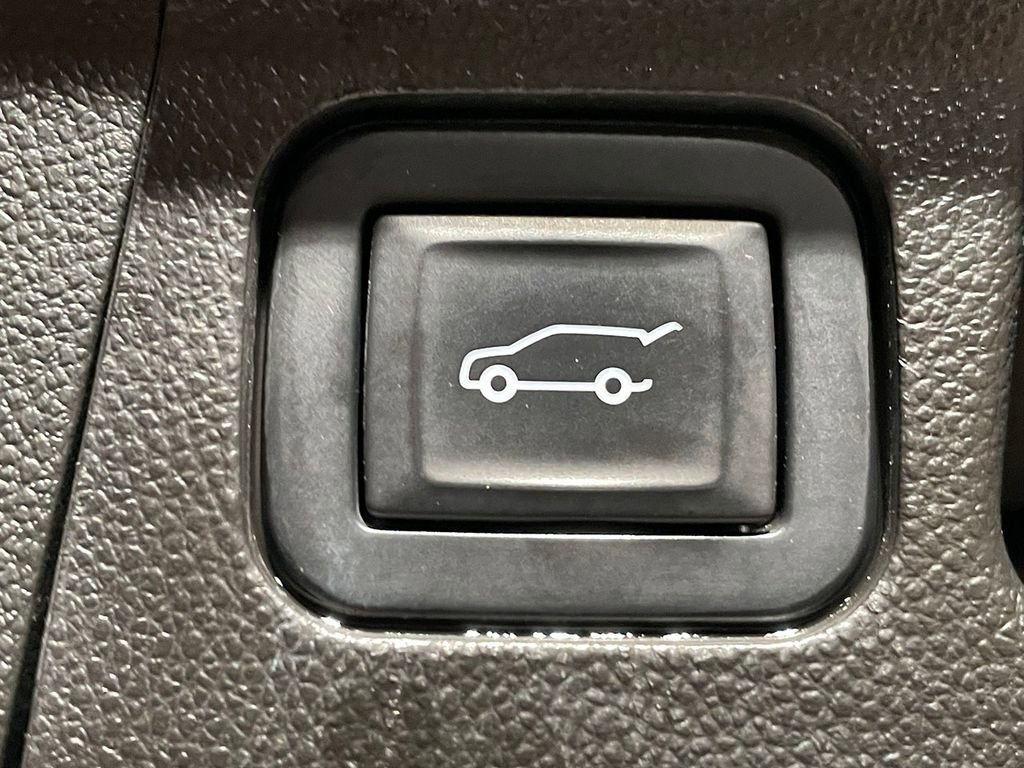Used 2023 GMC Acadia SLE w/ Driver Convenience Package image 12