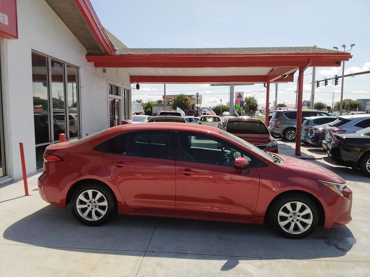 Used 2021 Toyota Corolla LE image 3
