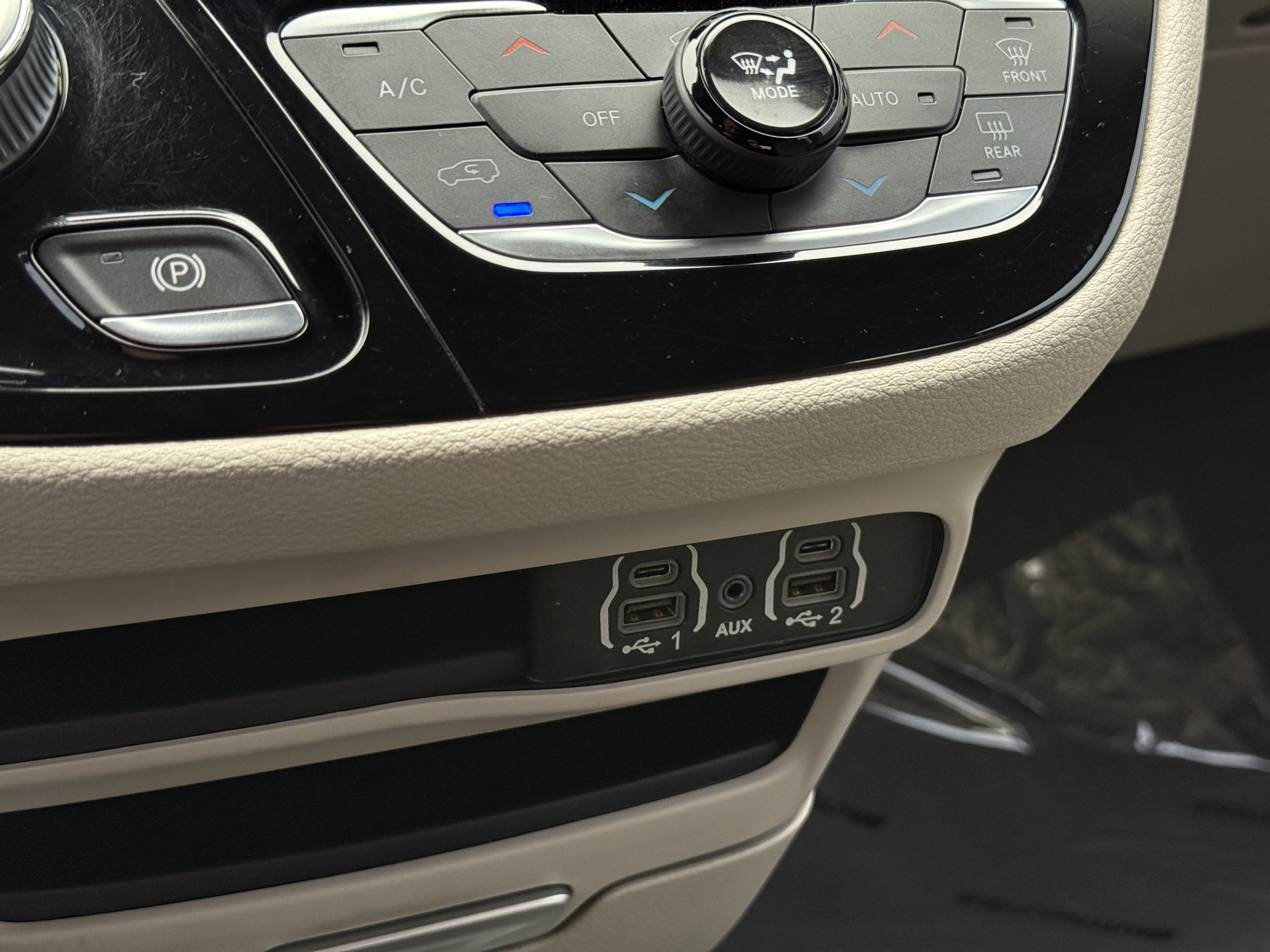 Used 2021 Chrysler Pacifica Touring image 21