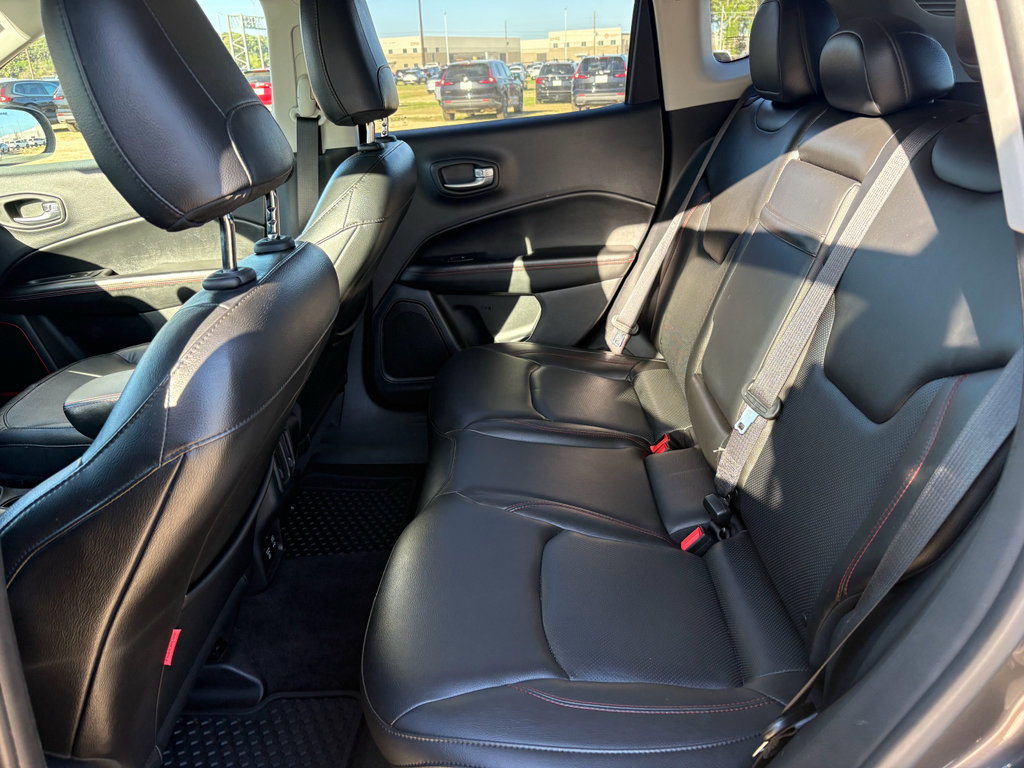 Used 2018 Jeep Compass Trailhawk w/ Leather Interior Group AWD/4WD image 25