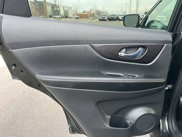 Used 2018 Nissan Rogue SV image 14