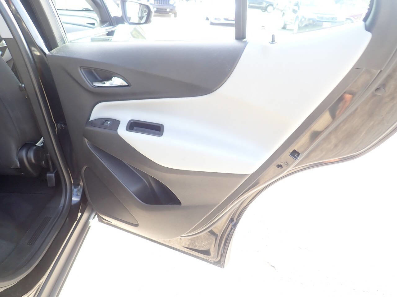 Used 2018 Chevrolet Equinox LS image 28