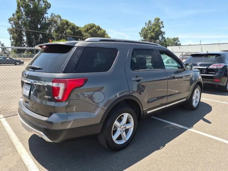 Used 2016 Ford Explorer XLT w/ Equipment Group 202A AWD/4WD image 5