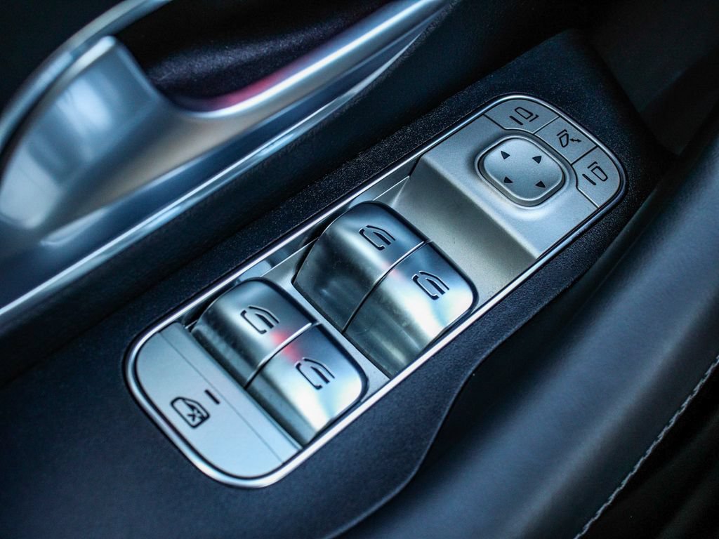 Used 2025 Mercedes-Benz GLE 450e 4MATIC w/ AMG Line Interior image 11