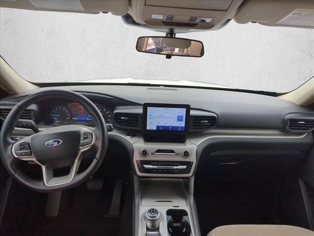 Used 2023 Ford Explorer XLT AWD/4WD image 24