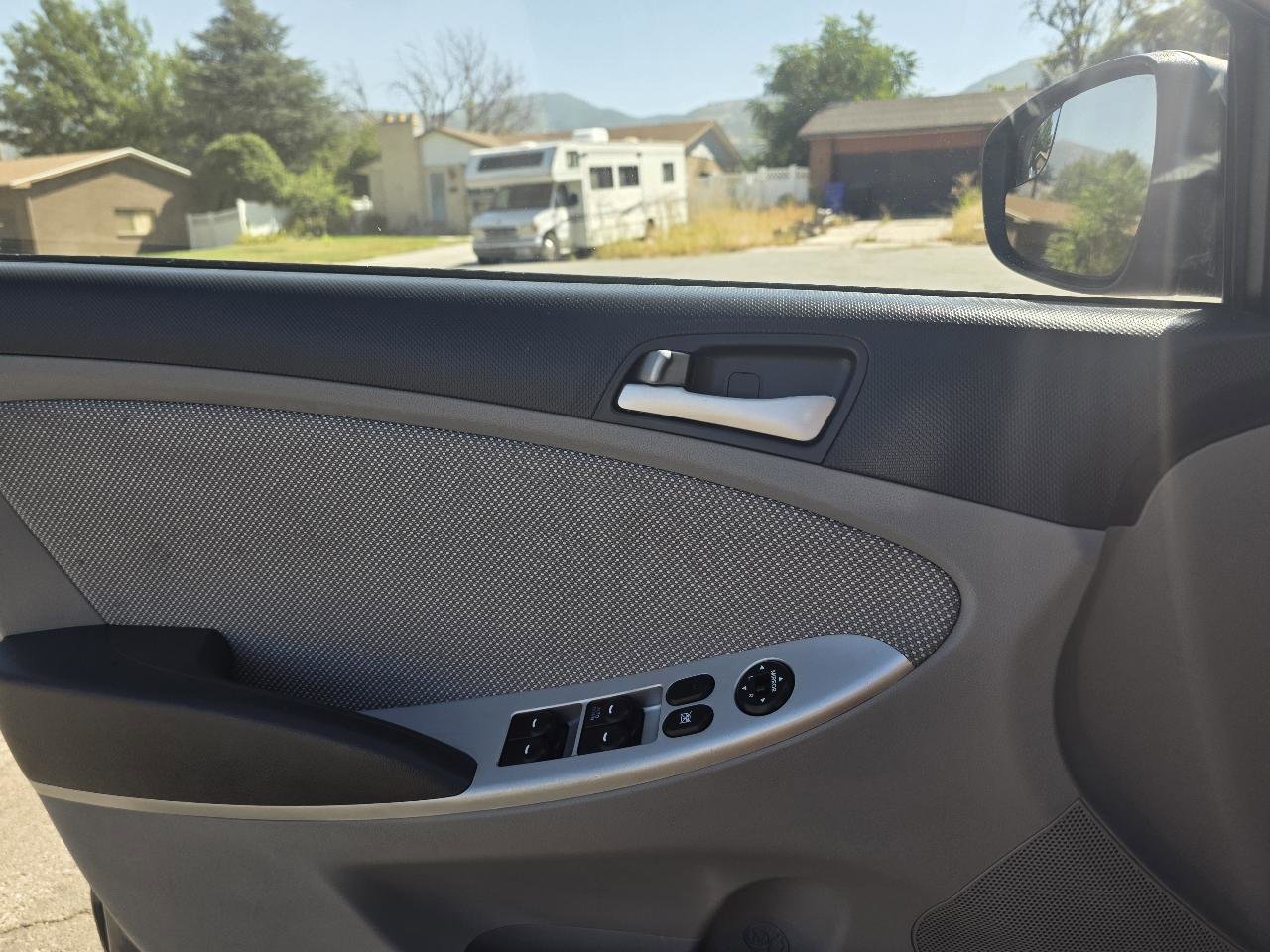 Used 2014 Hyundai Accent GLS FWD image 8