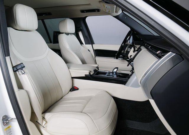 Used 2023 Land Rover Range Rover SE image 3