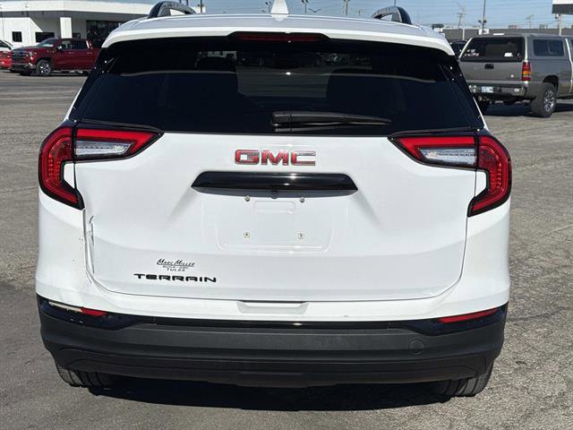 Used 2023 GMC Terrain SLE w/ Driver Convenience Package image 5