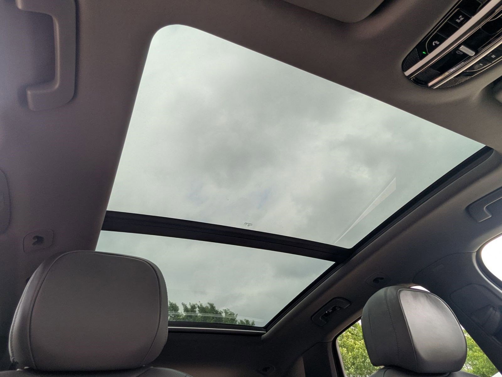 Used 2019 Porsche Cayenne S image 26