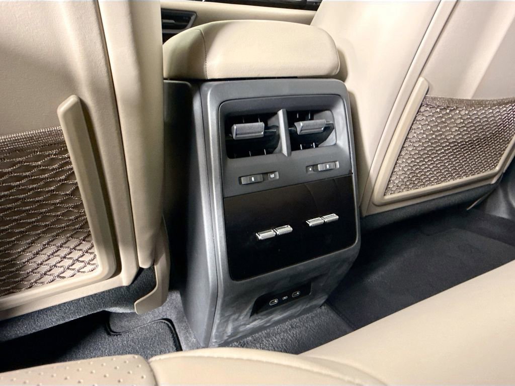 Used 2025 Porsche Macan Electric RWD image 16