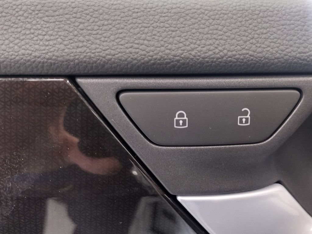 New 2026 Volkswagen Tiguan SEL R-Line AWD/4WD image 19