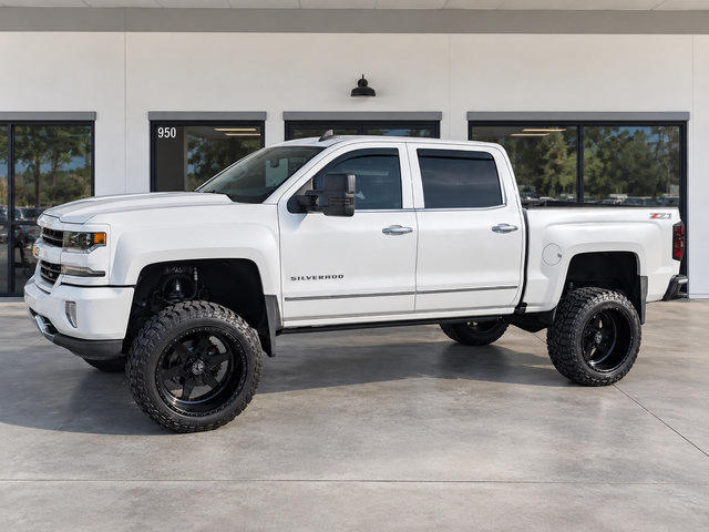 Used 2017 Chevrolet Silverado 1500 LTZ Z71 w/ LTZ Plus Package AWD/4WD image 3