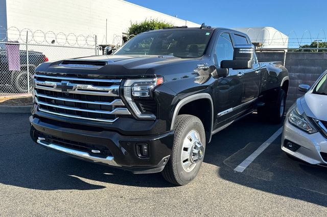 Used 2024 Chevrolet Silverado 3500 High Country w/ High Country Premium Package AWD/4WD image 7
