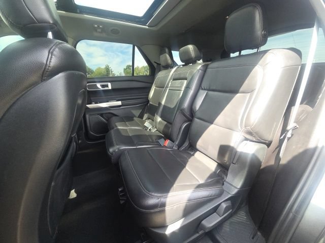 Used 2020 Ford Explorer XLT w/ Equipment Group 202A AWD/4WD image 17